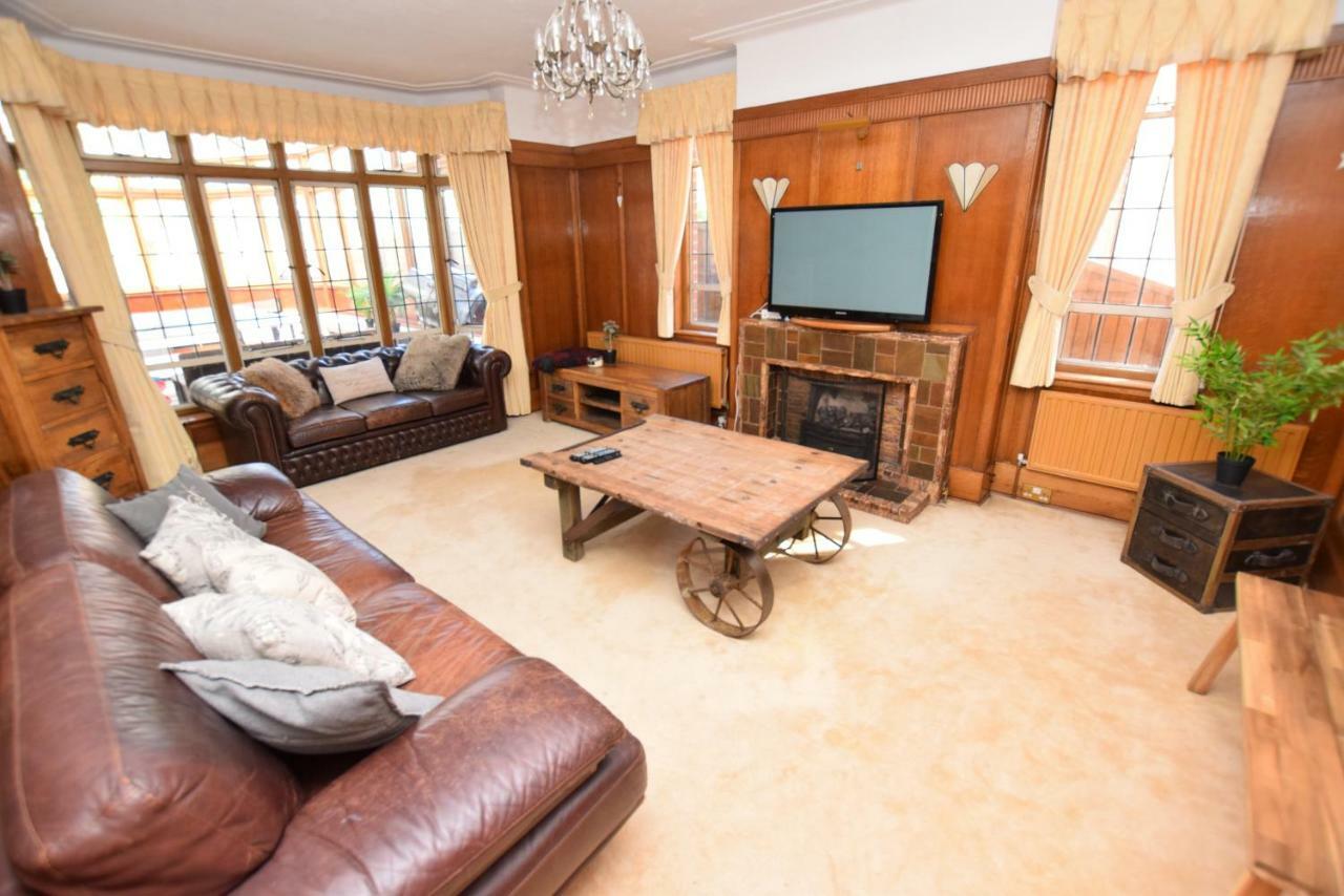 5 Bedroom Beach Front Property Саутенд-он-Си Экстерьер фото