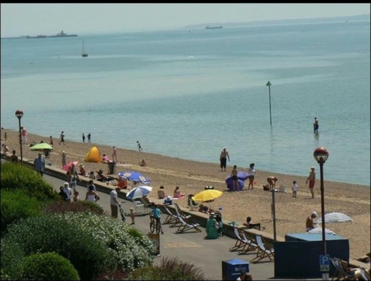 5 Bedroom Beach Front Property Саутенд-он-Си Экстерьер фото