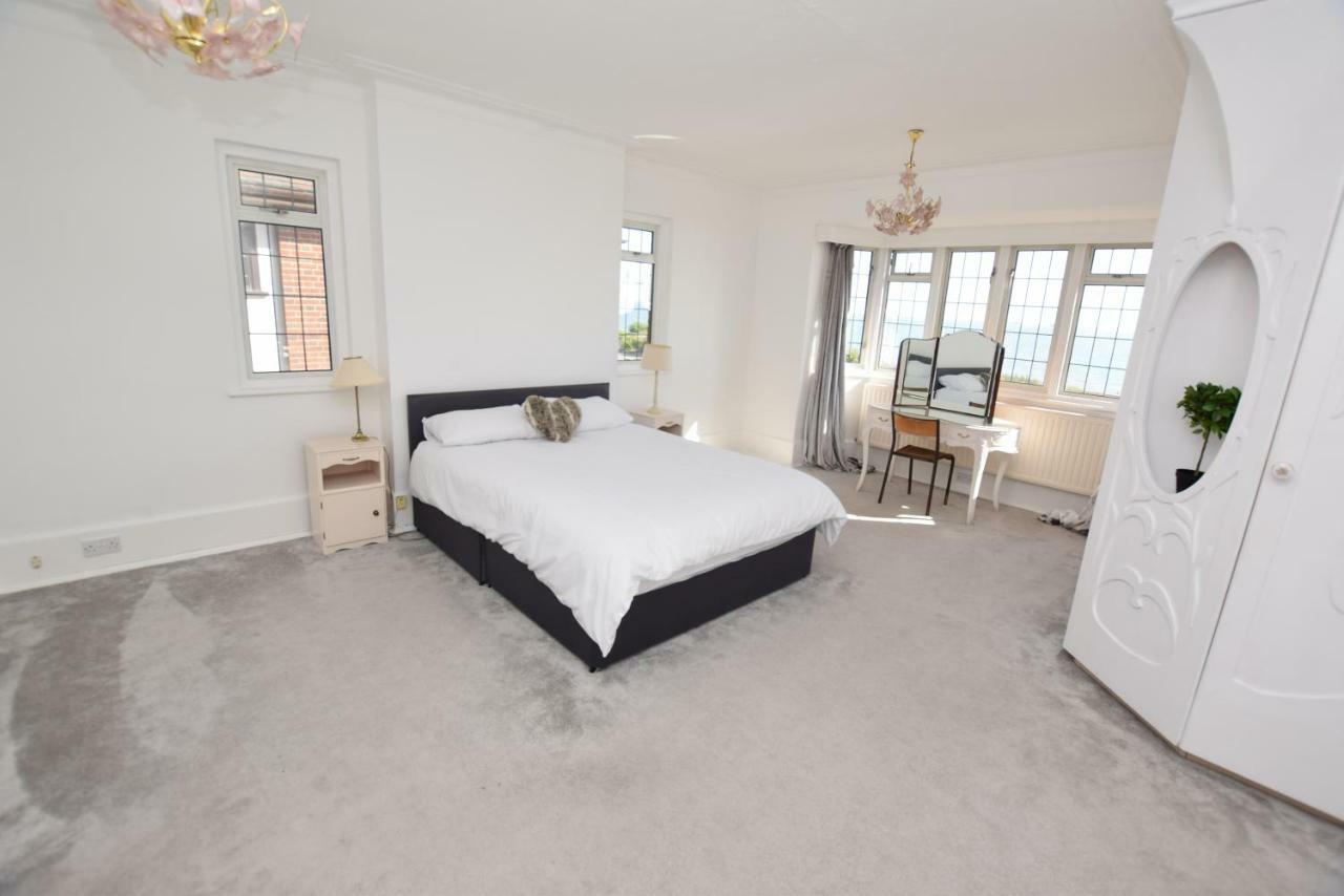 5 Bedroom Beach Front Property Саутенд-он-Си Экстерьер фото