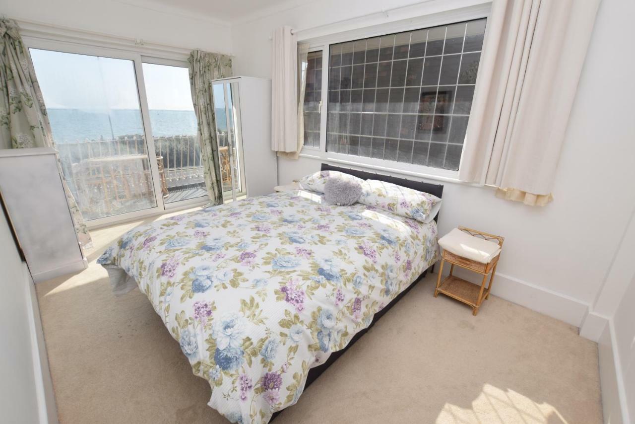 5 Bedroom Beach Front Property Саутенд-он-Си Экстерьер фото